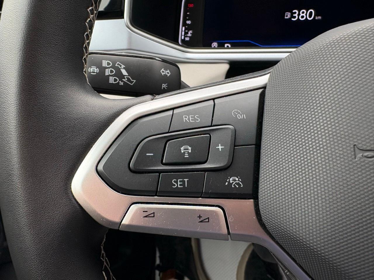 2025 Volkswagen Taos Comfortline 4Motion Photo