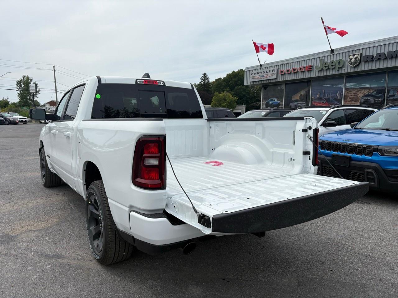 2026 RAM 1500 SPORT 4X4 CREW CAB 5'7" BOX Photo3