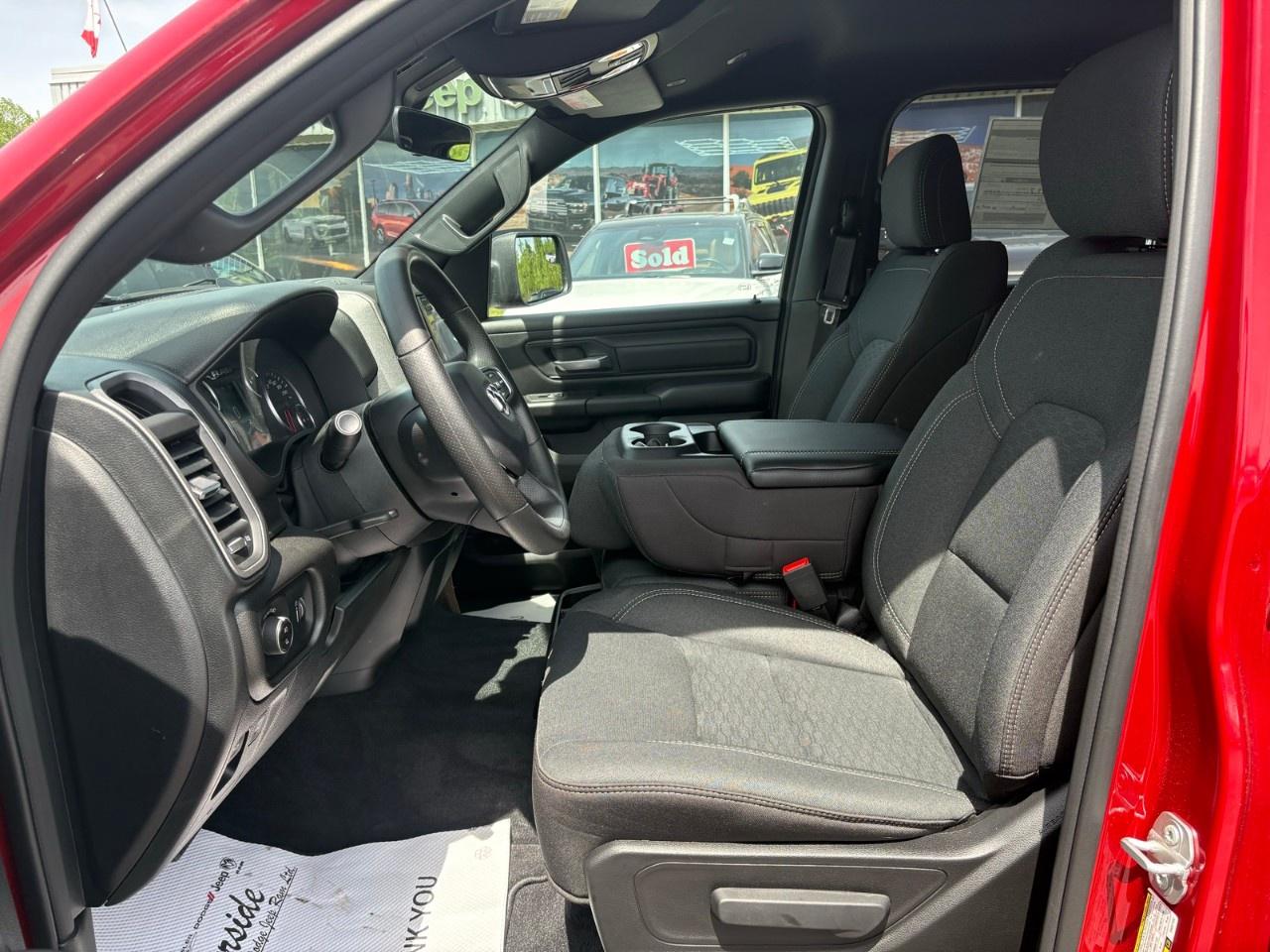 2026 RAM 1500 EXPRESS 4X4 CREW CAB 6'4" BOX Photo