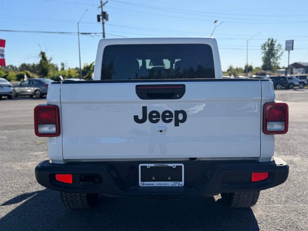 2026 Jeep Gladiator NightHawk 4x4 Photo