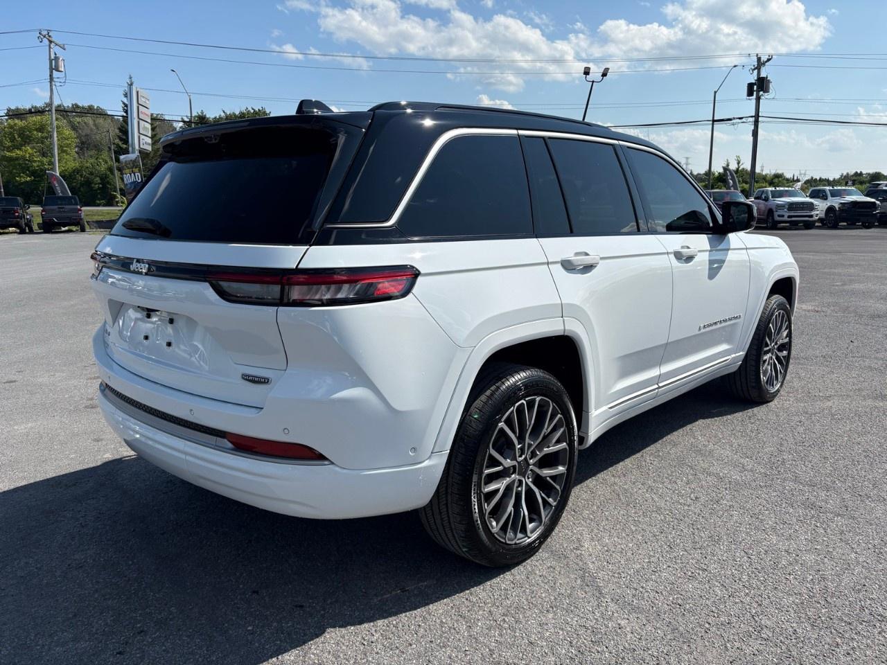 2026 Jeep Grand Cherokee Summit 4x4 Photo