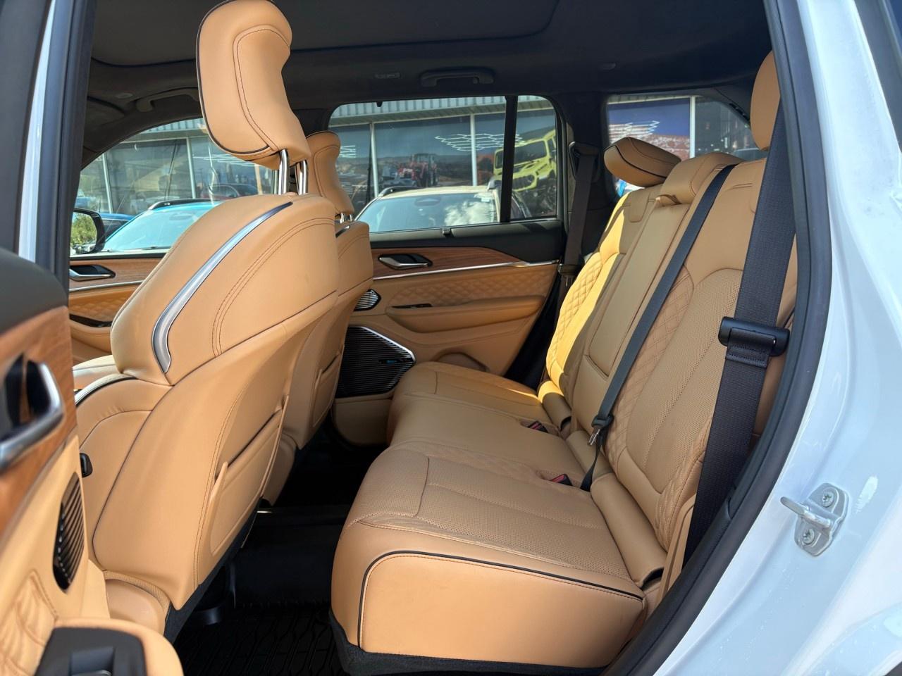 2026 Jeep Grand Cherokee Summit 4x4 Photo