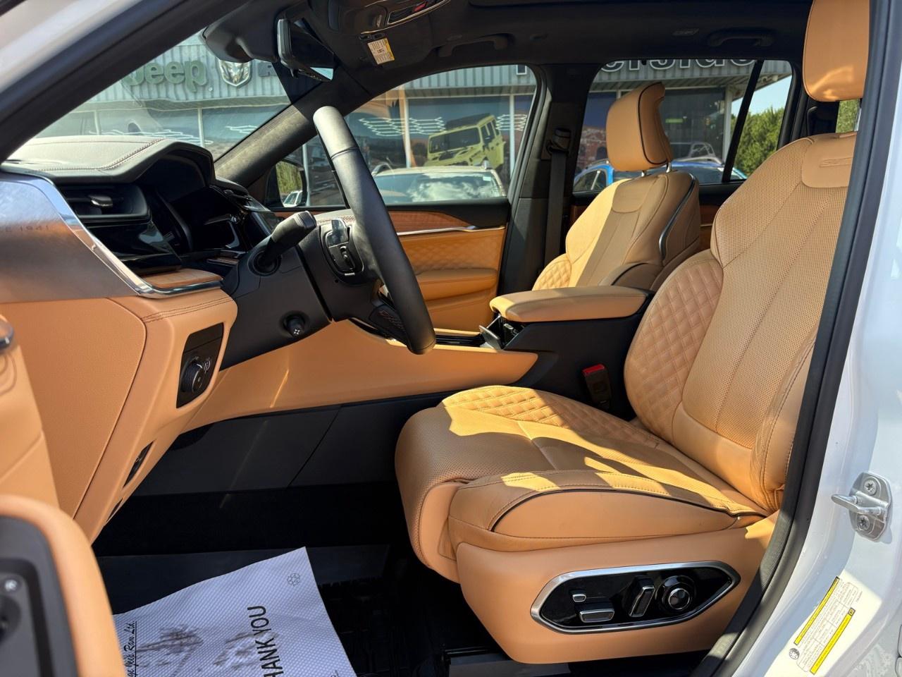 2026 Jeep Grand Cherokee Summit 4x4 Photo