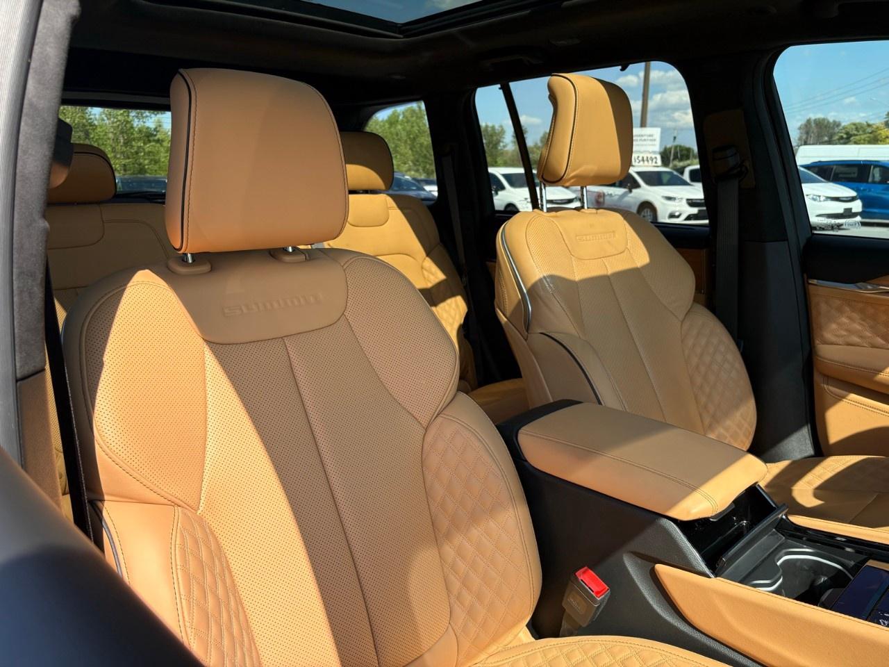 2026 Jeep Grand Cherokee Summit 4x4 Photo