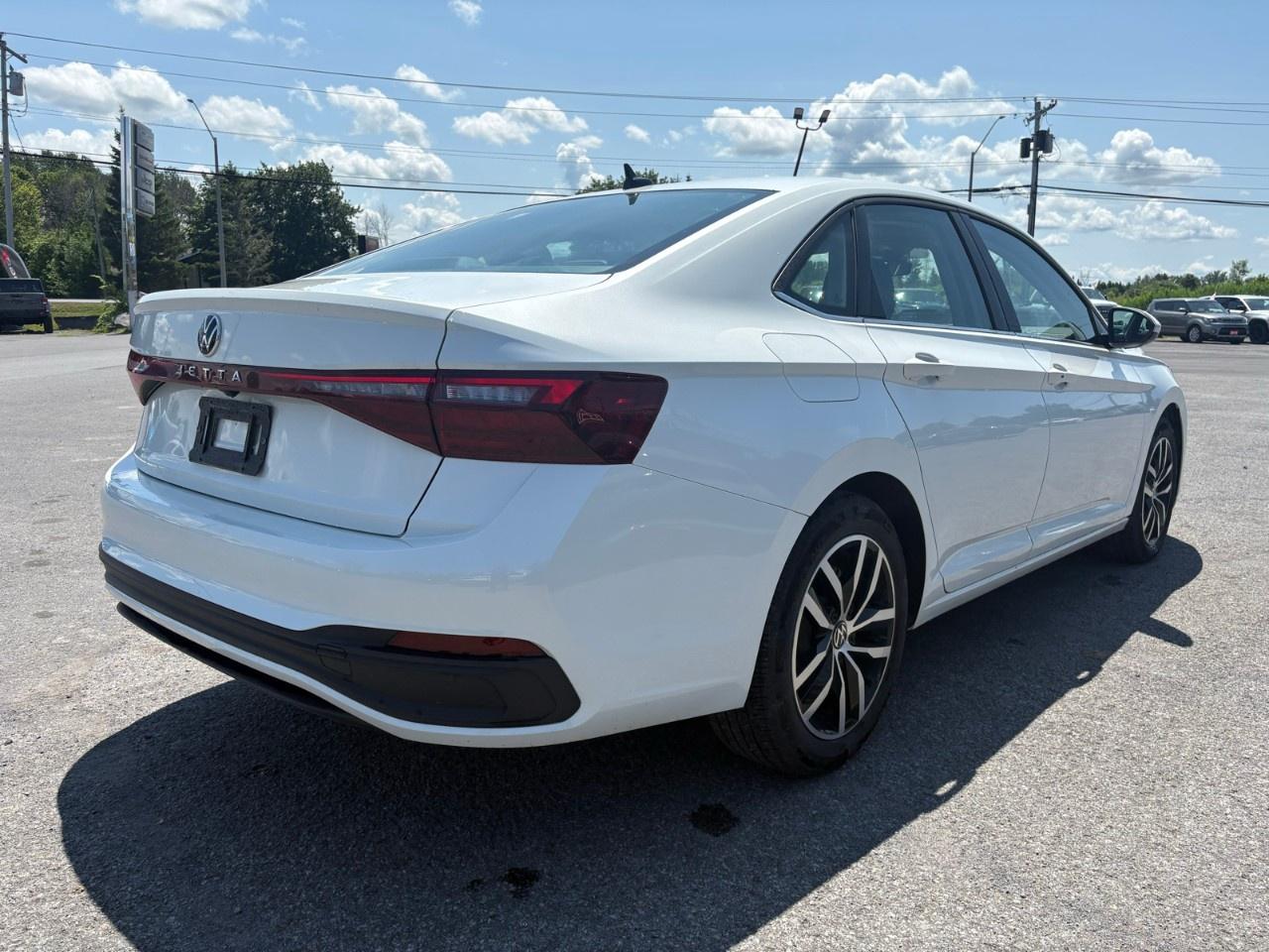 2025 Volkswagen Jetta Comfortline AUTO Photo