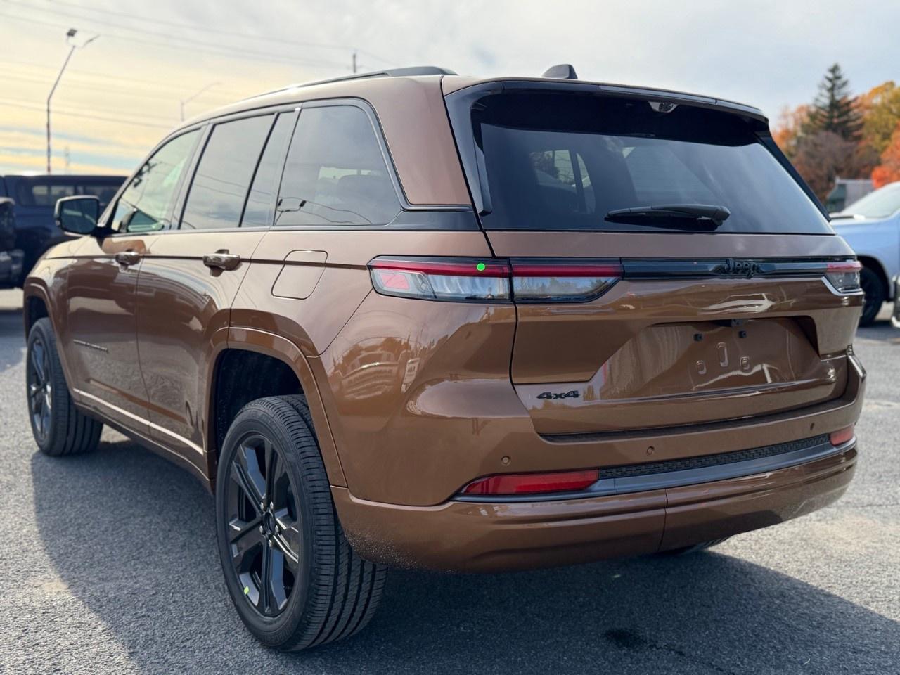 2027 Jeep Grand Cherokee Laredo Altitude 4x4 Photo