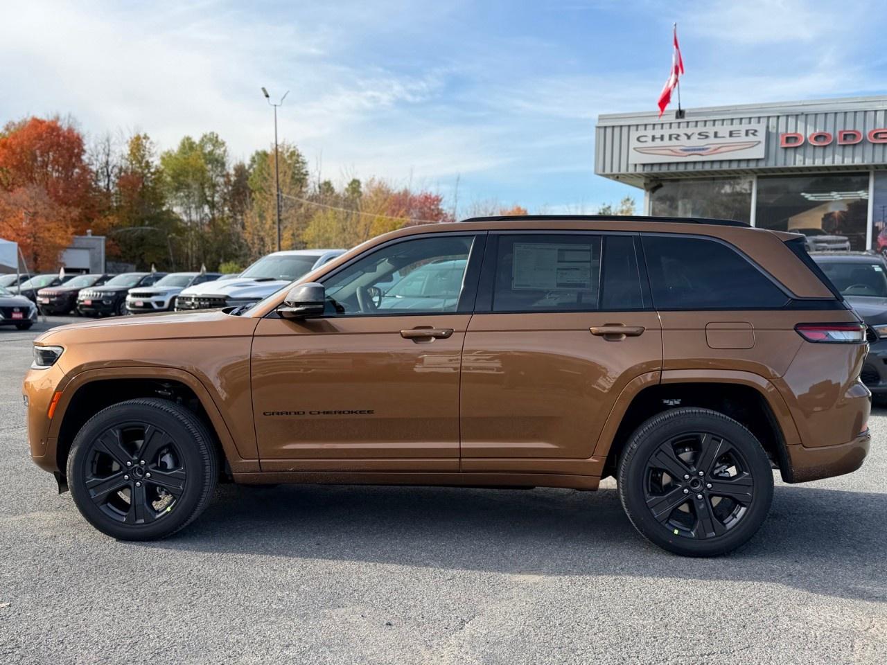 2027 Jeep Grand Cherokee Laredo Altitude 4x4 Photo