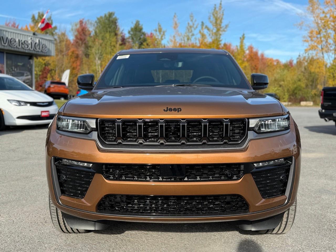 2027 Jeep Grand Cherokee Laredo Altitude 4x4 Photo