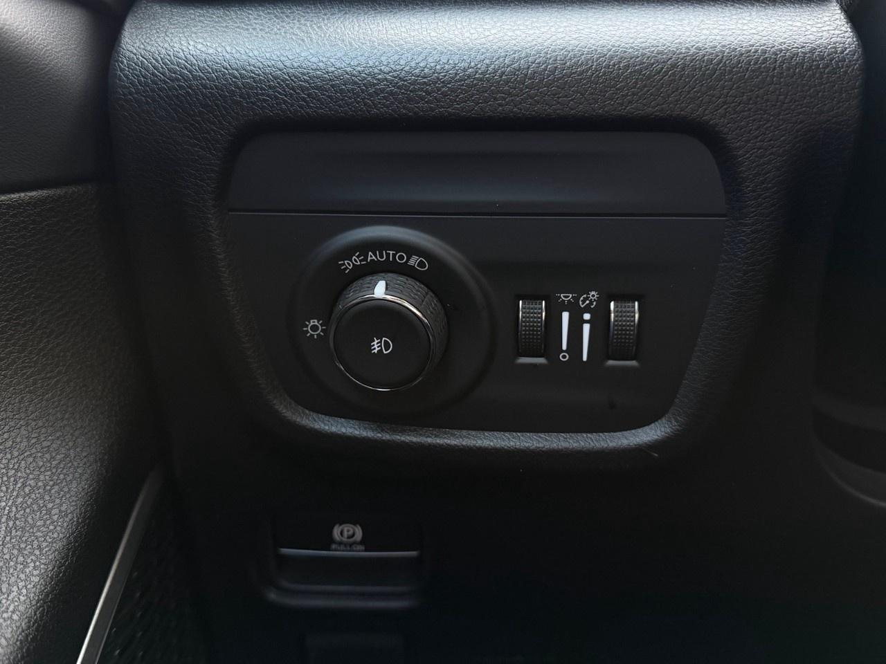 2027 Jeep Grand Cherokee Laredo Altitude 4x4 Photo
