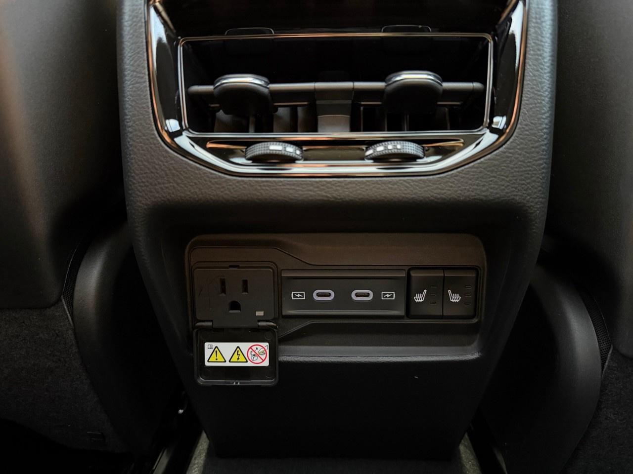 2027 Jeep Grand Cherokee Laredo Altitude 4x4 Photo