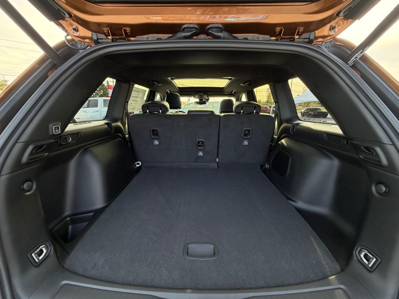 2027 Jeep Grand Cherokee Laredo Altitude 4x4 Photo