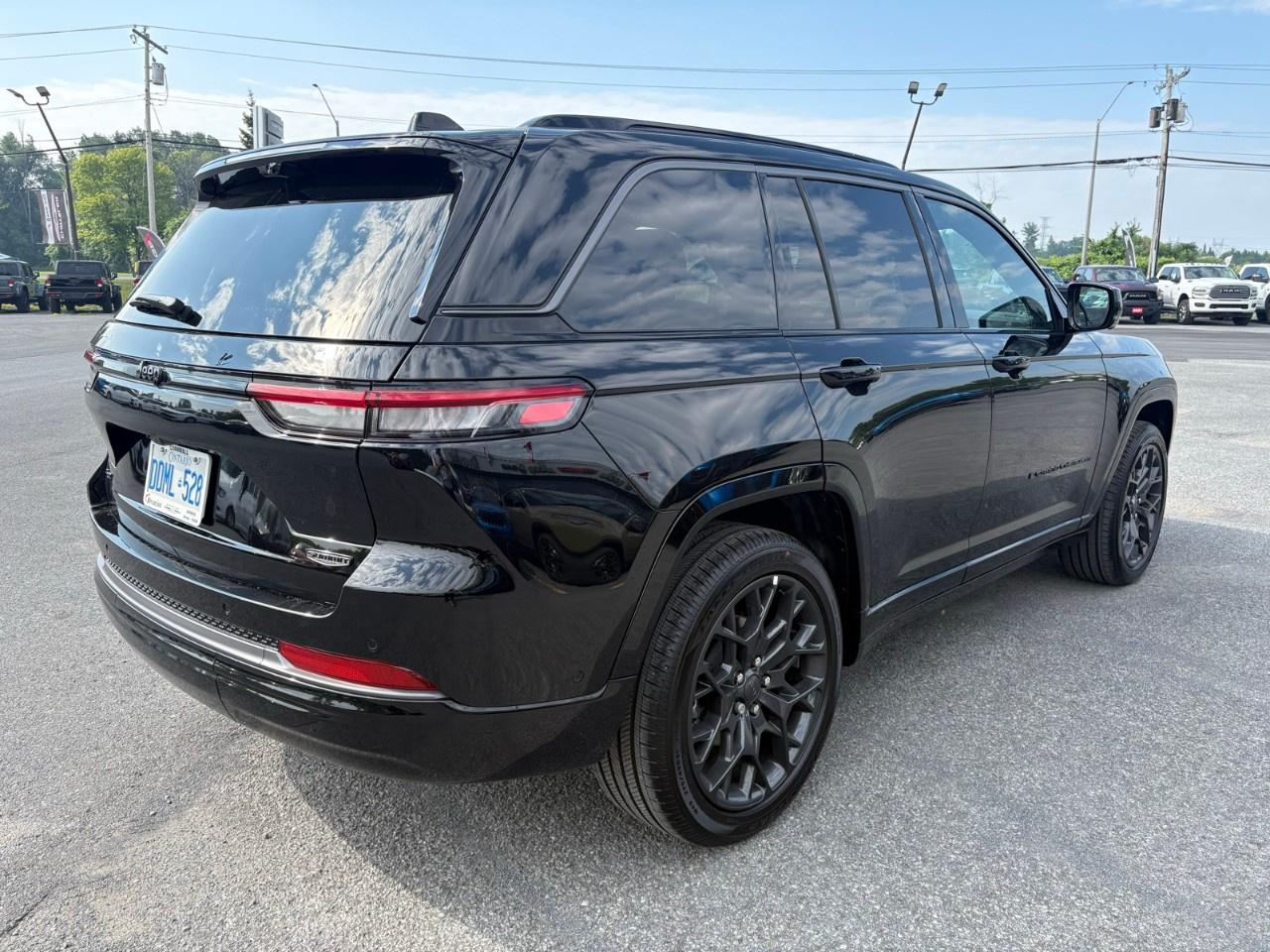 2026 Jeep Grand Cherokee Summit 4x4 Photo4