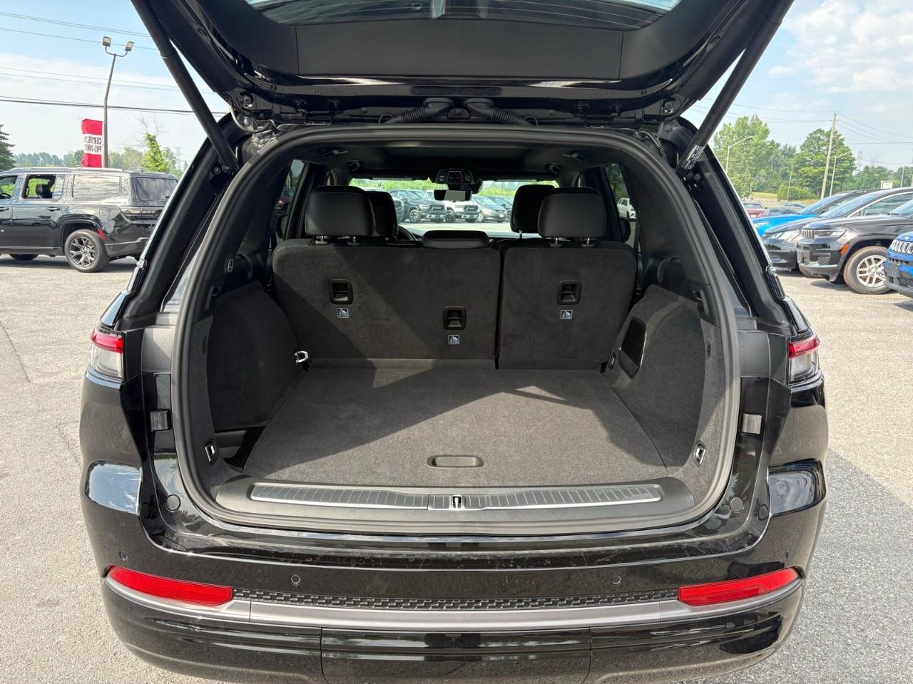 2026 Jeep Grand Cherokee Summit 4x4 Photo