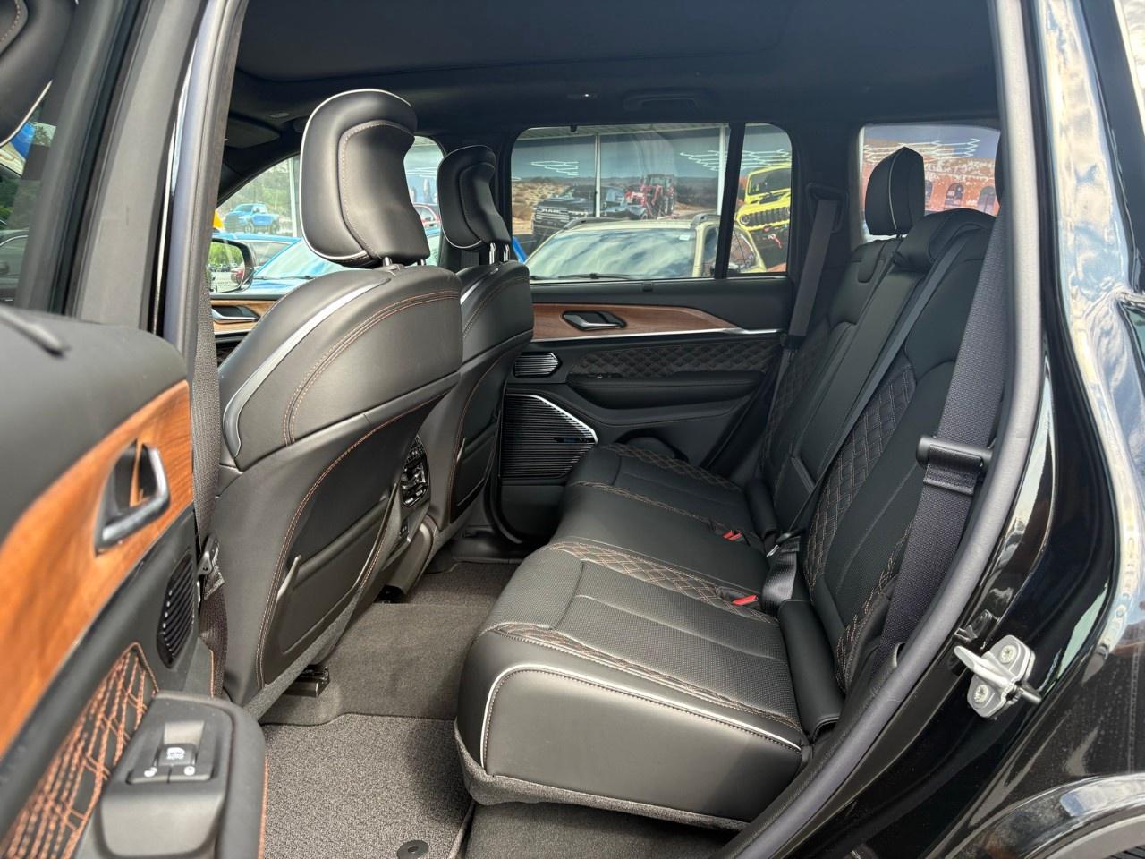 2026 Jeep Grand Cherokee Summit 4x4 Photo
