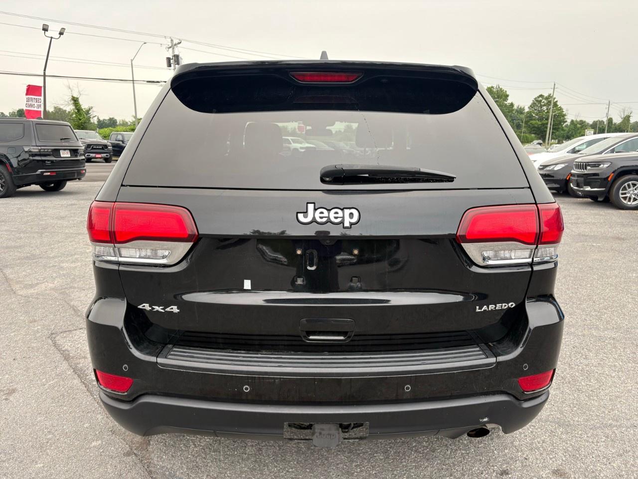2021 Jeep Grand Cherokee LAREDO 4x4 Photo