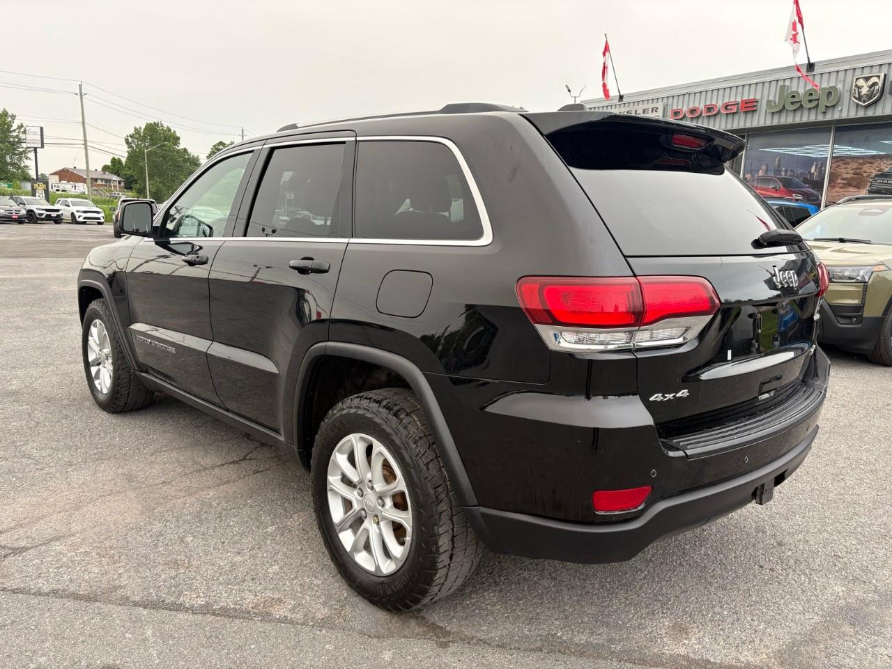 2021 Jeep Grand Cherokee LAREDO 4x4 Photo