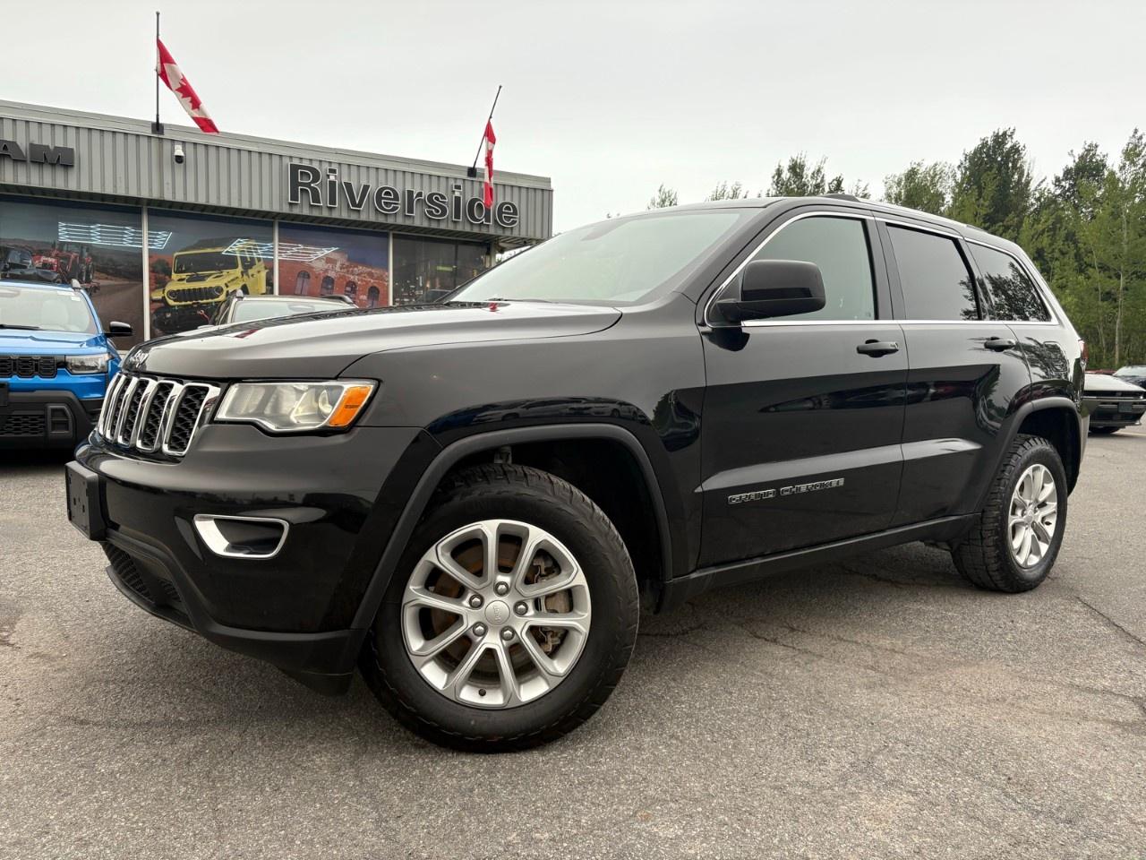 2021 Jeep Grand Cherokee LAREDO 4x4 Photo0