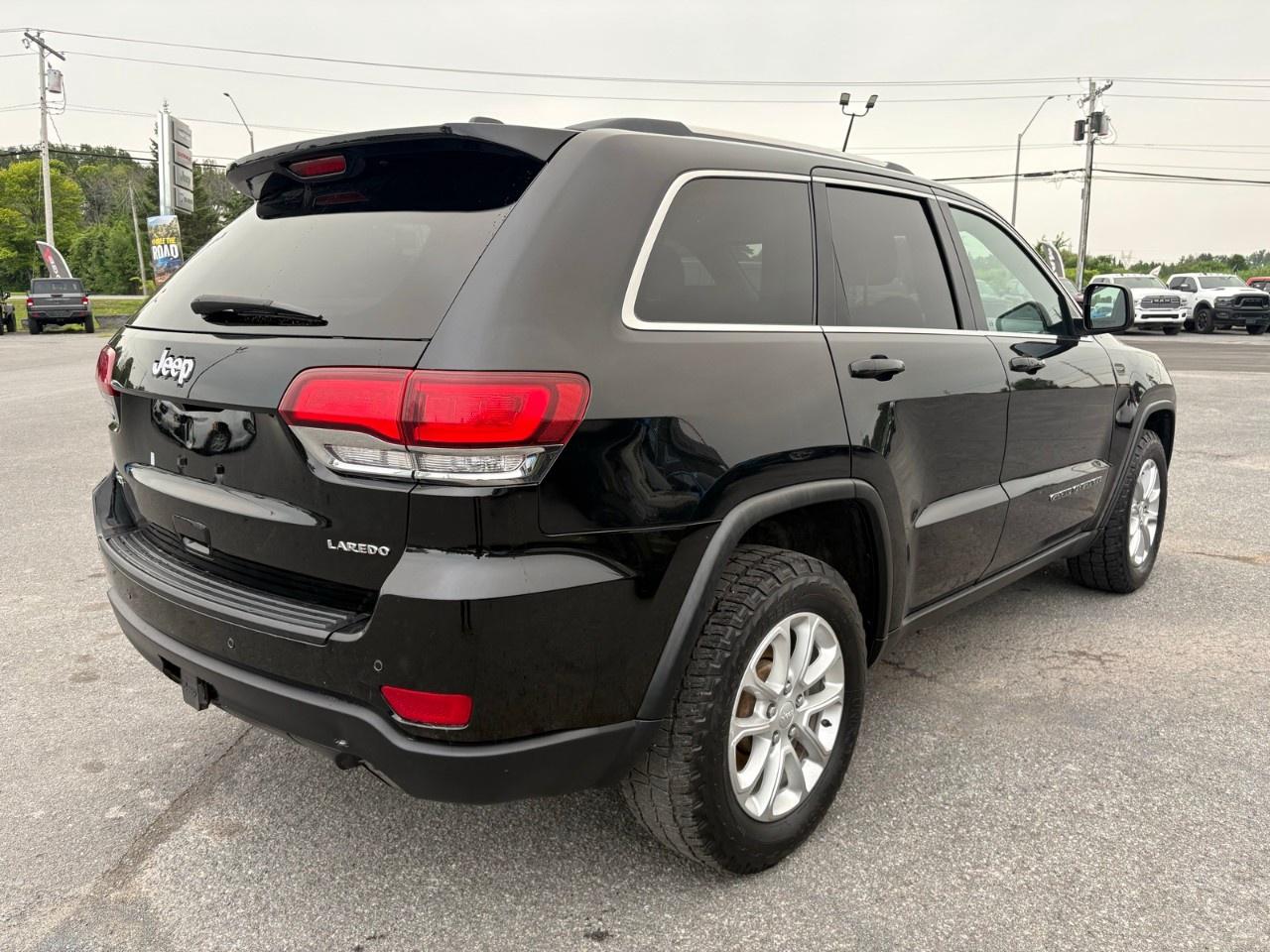 2021 Jeep Grand Cherokee LAREDO 4x4 Photo