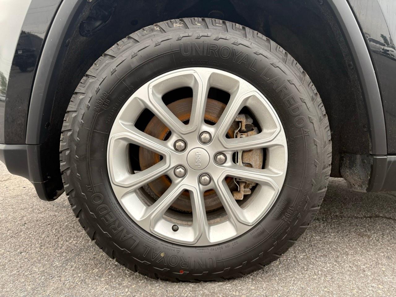 2021 Jeep Grand Cherokee LAREDO 4x4 Photo
