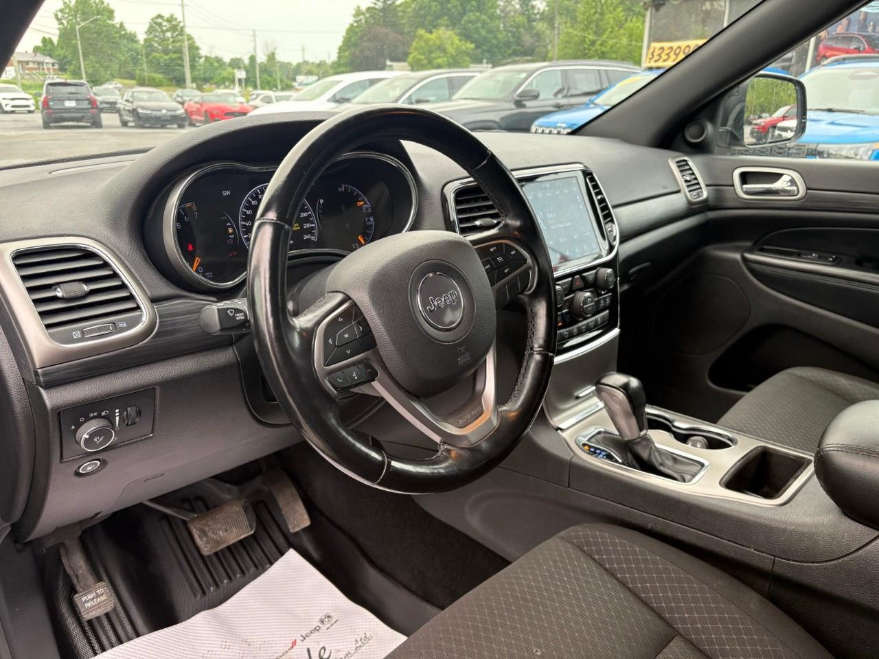 2021 Jeep Grand Cherokee LAREDO 4x4 Photo