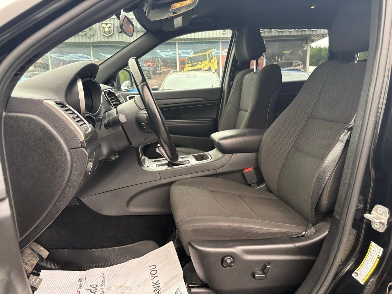2021 Jeep Grand Cherokee LAREDO 4x4 Photo