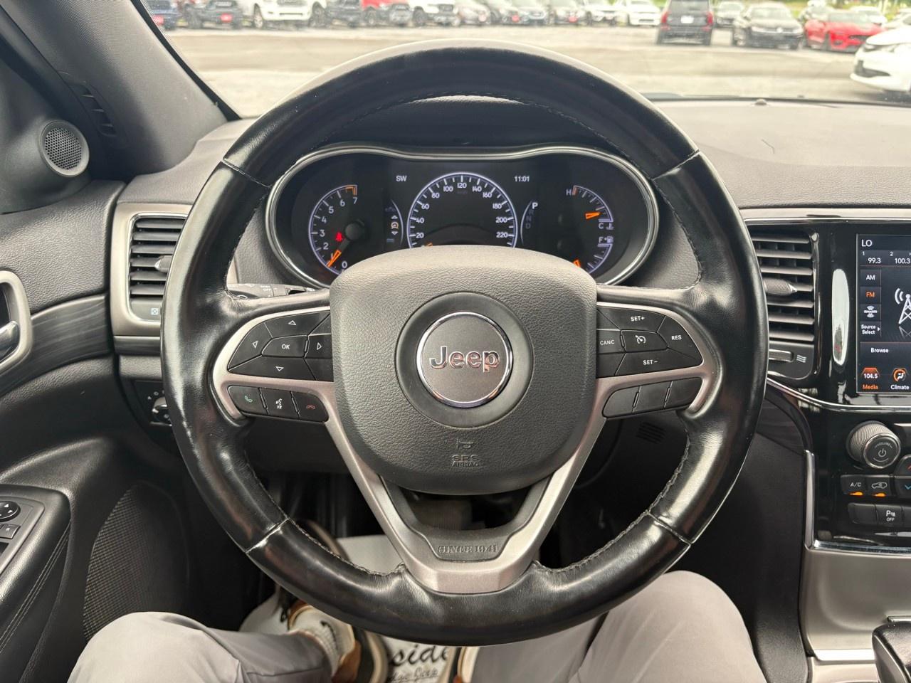 2021 Jeep Grand Cherokee LAREDO 4x4 Photo