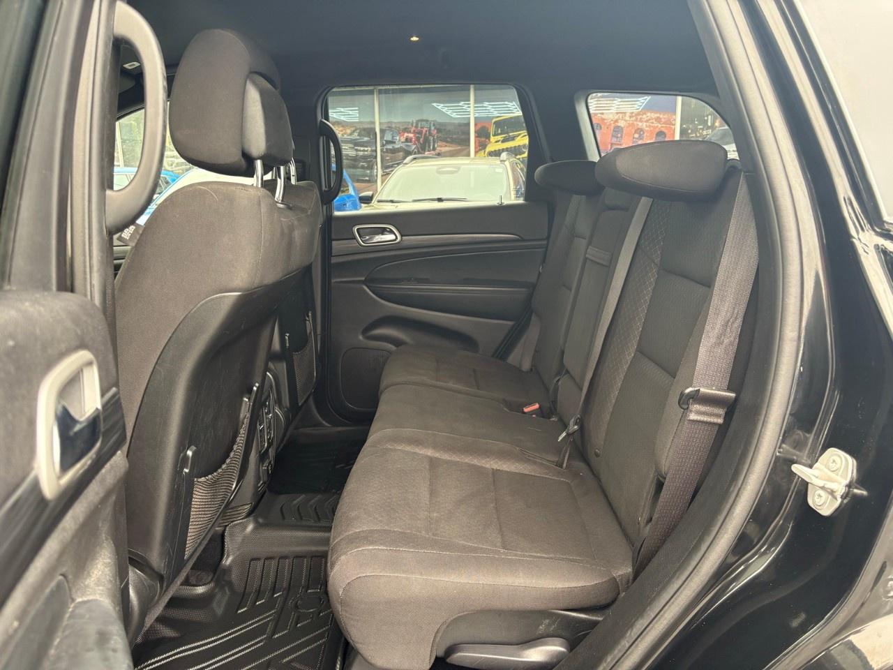 2021 Jeep Grand Cherokee LAREDO 4x4 Photo