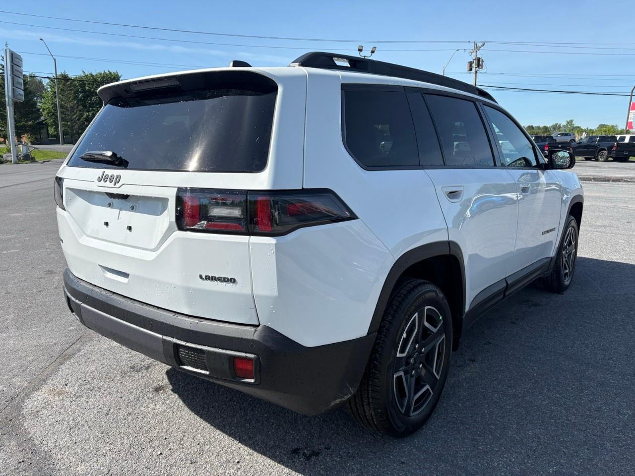 2026 Jeep Cherokee LAREDO 4x4 Photo
