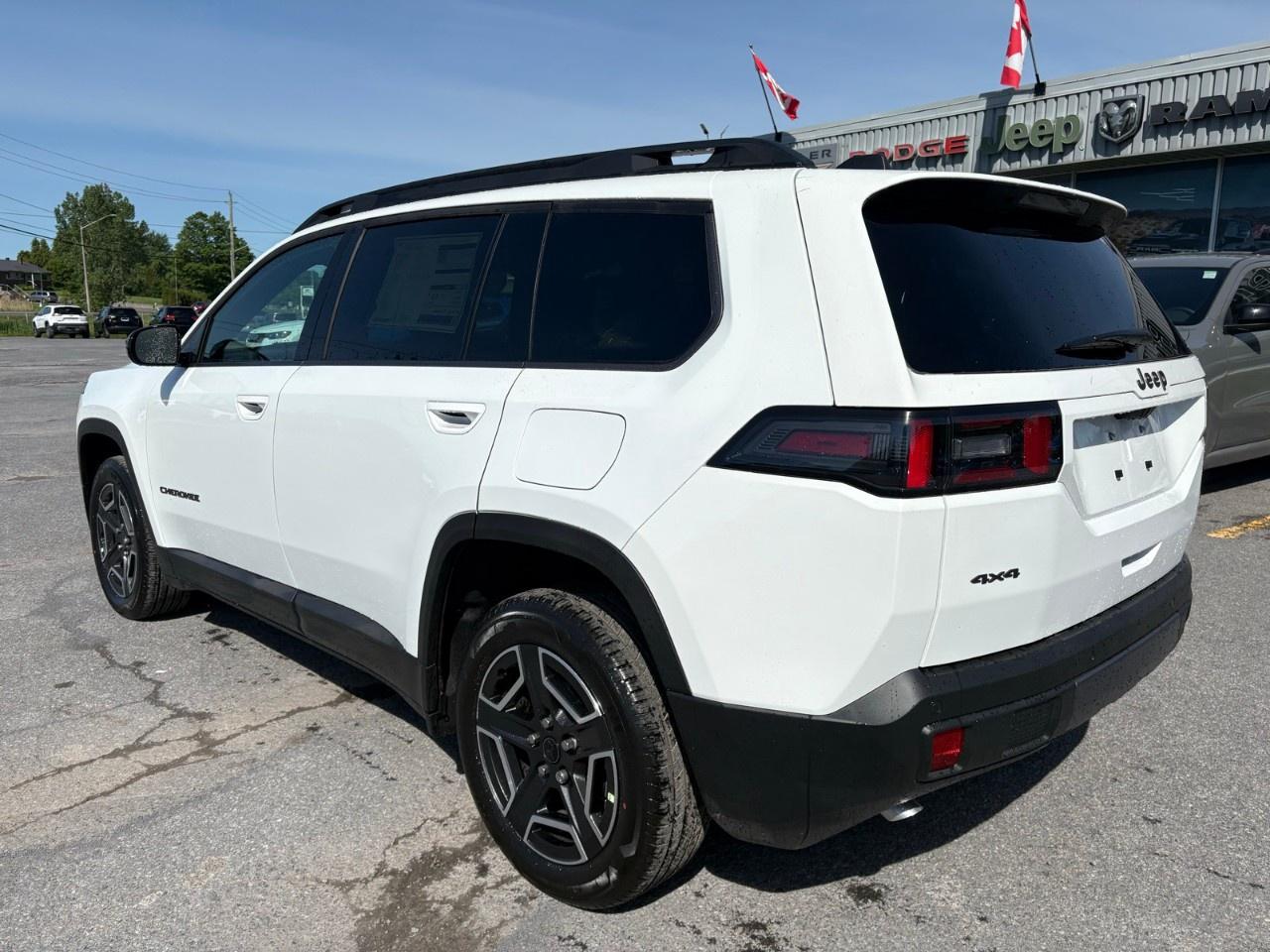 2026 Jeep Cherokee LAREDO 4x4 Photo