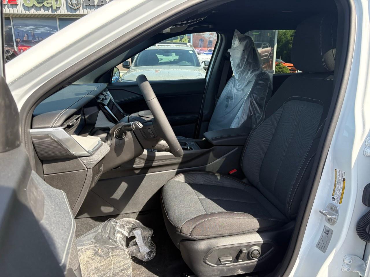 2026 Jeep Cherokee LAREDO 4x4 Photo