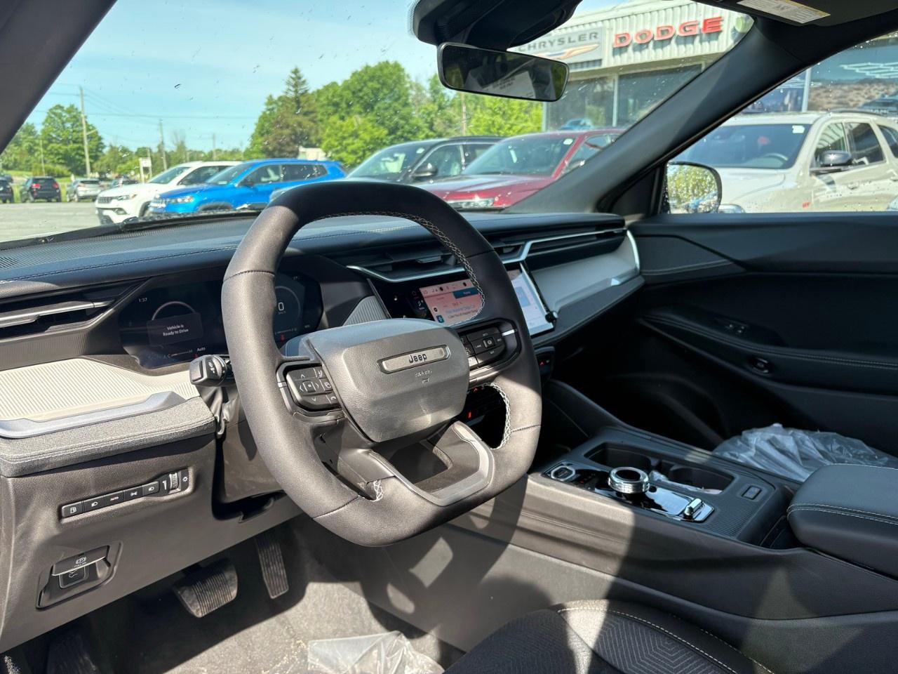 2026 Jeep Cherokee LAREDO 4x4 Photo