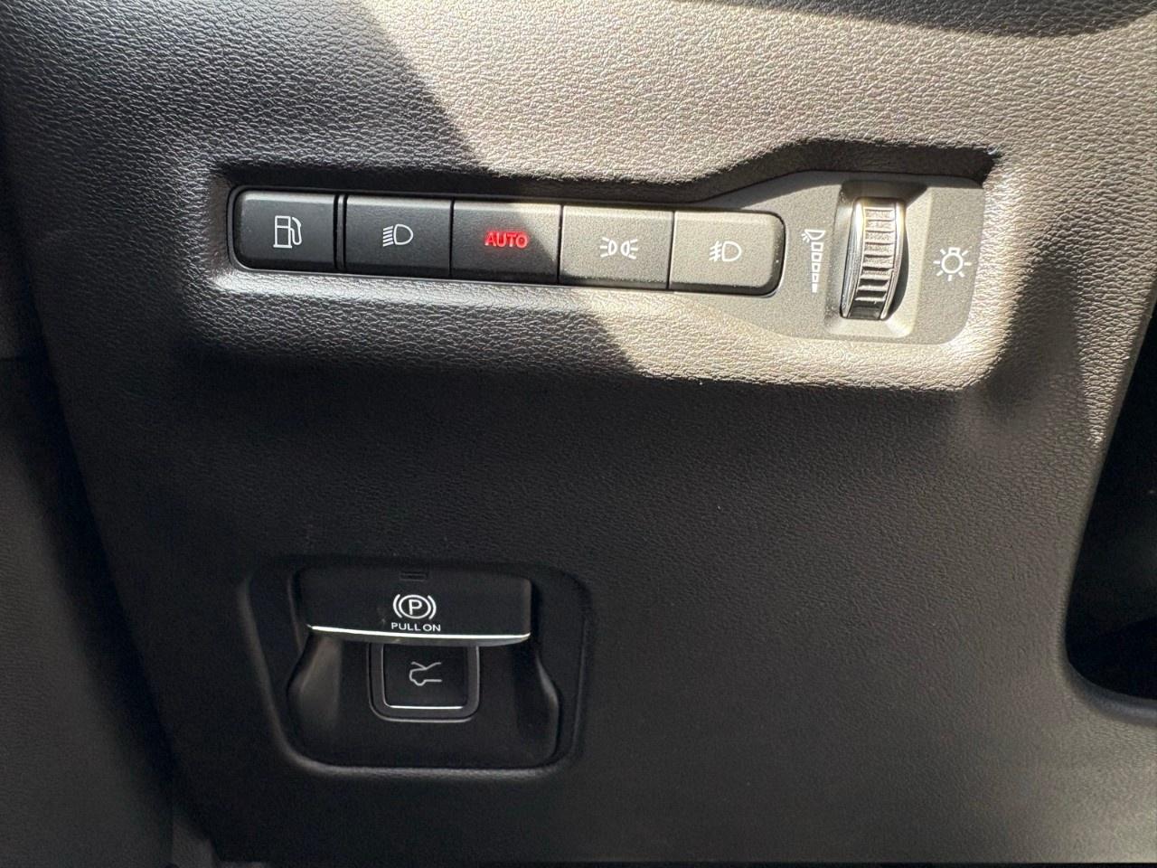 2026 Jeep Cherokee LAREDO 4x4 Photo
