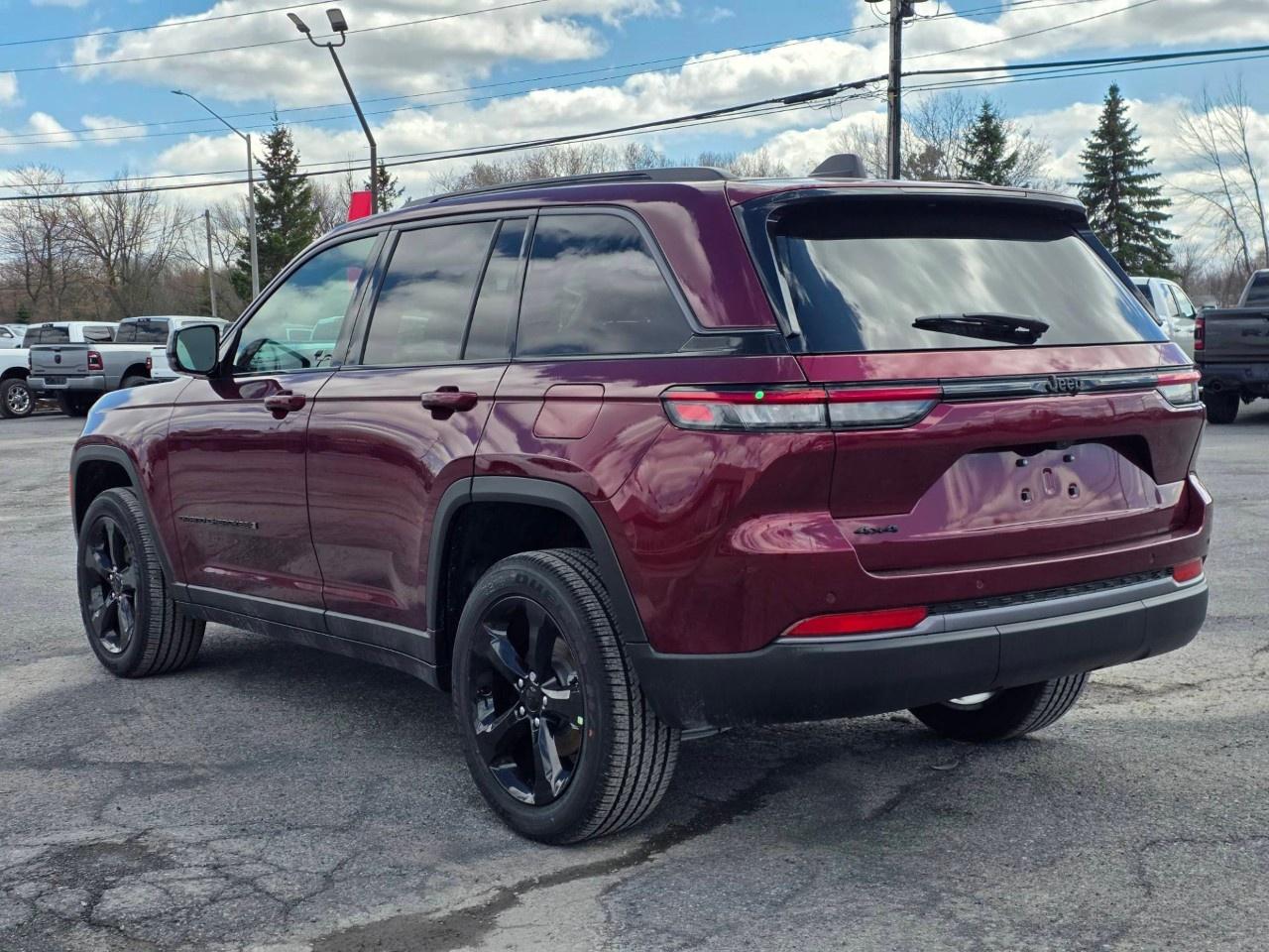 2026 Jeep Grand Cherokee ALTITUDE 4X4 Photo