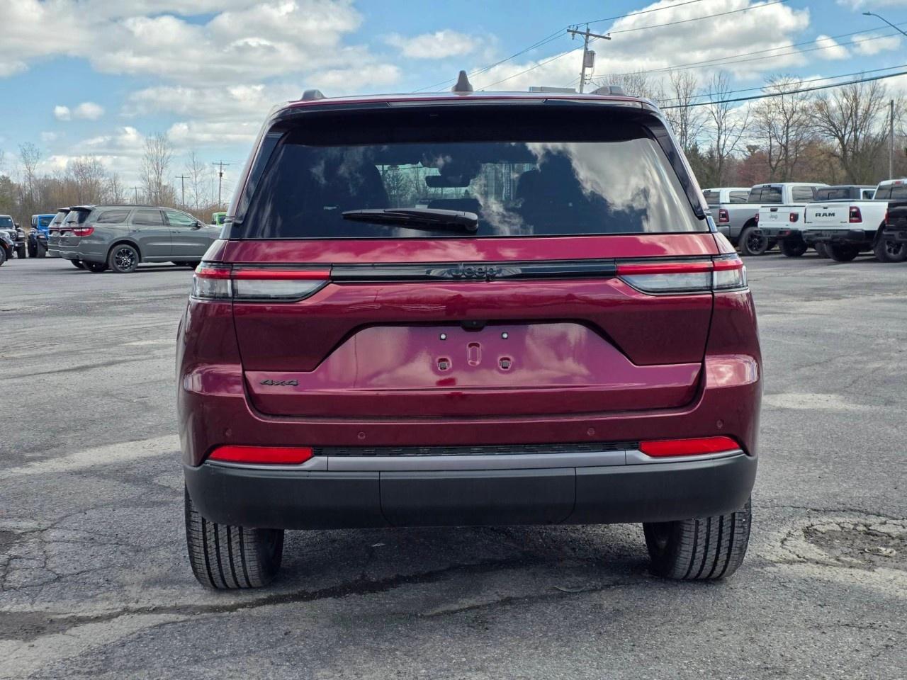 2026 Jeep Grand Cherokee ALTITUDE 4X4 Photo
