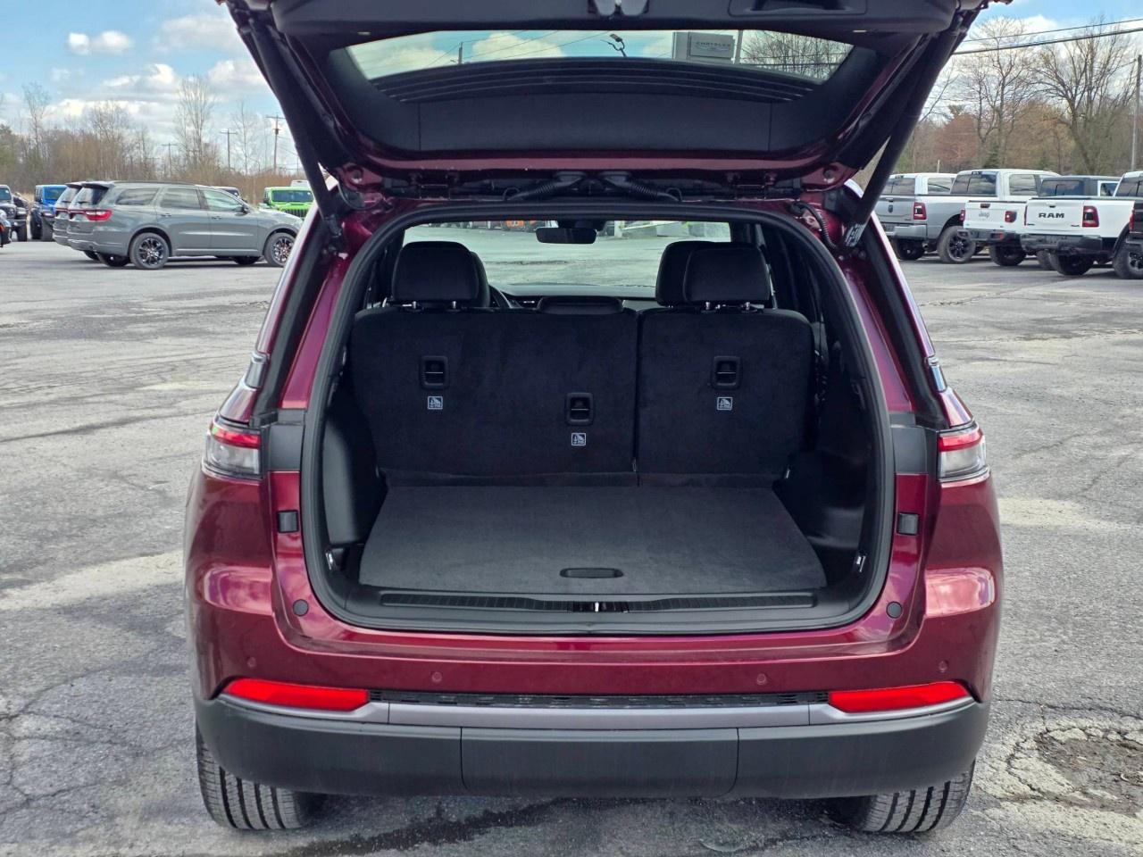 2026 Jeep Grand Cherokee ALTITUDE 4X4 Photo4