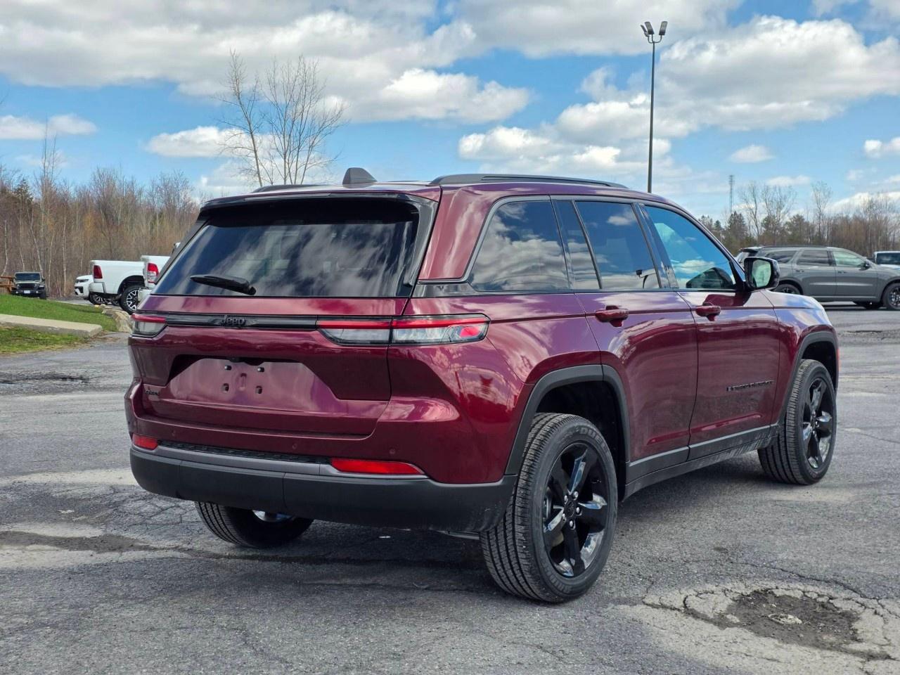 2026 Jeep Grand Cherokee ALTITUDE 4X4 Photo