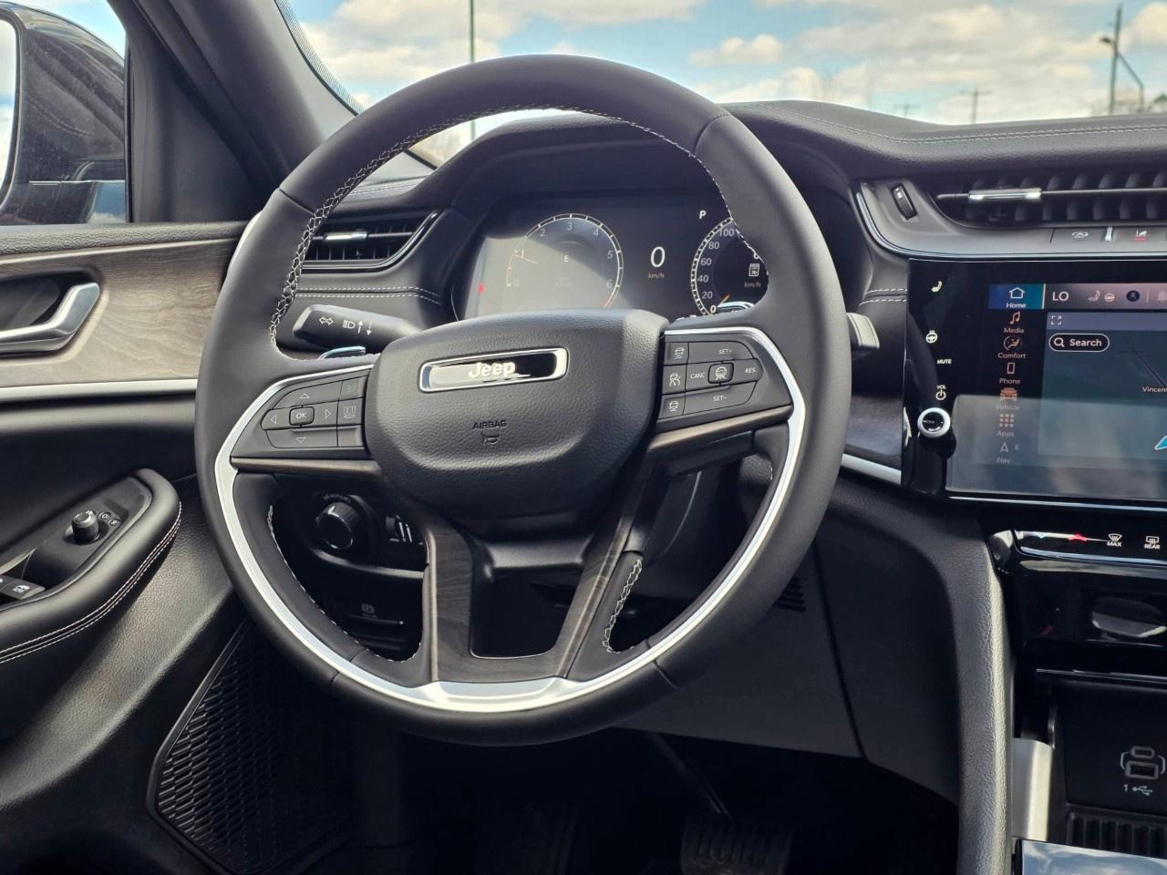 2026 Jeep Grand Cherokee ALTITUDE 4X4 Photo