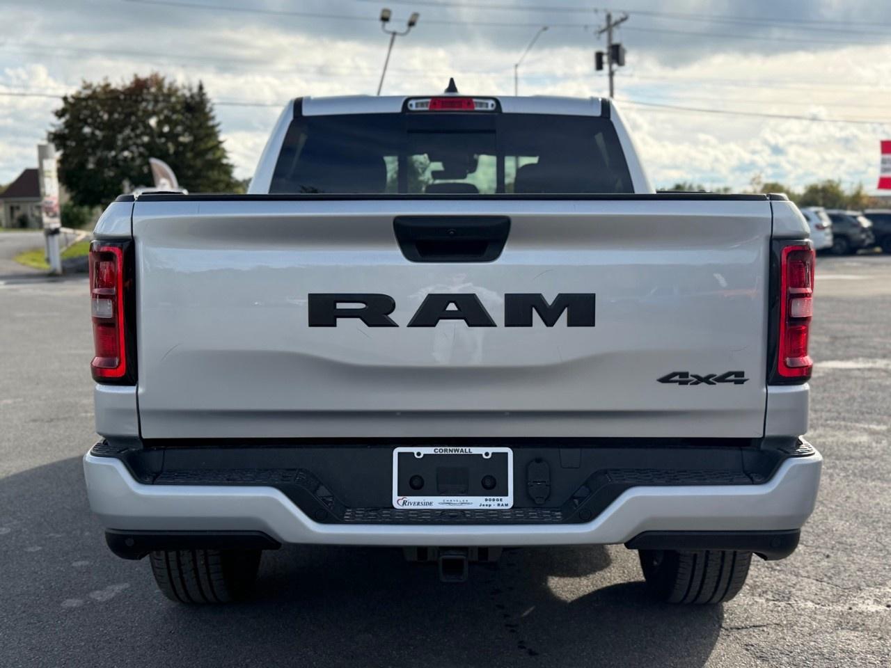 2027 RAM 1500 Express 4x4 Crew Cab 5'7" Box Photo