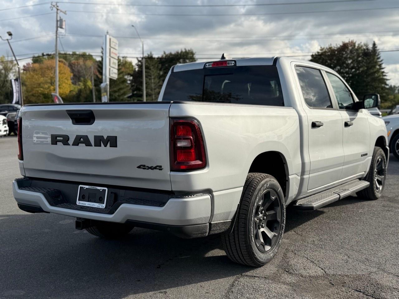 2027 RAM 1500 Express 4x4 Crew Cab 5'7" Box Photo