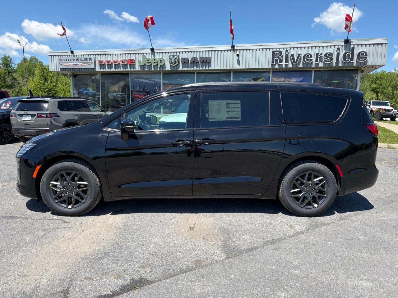 2027 Chrysler Pacifica Select FWD Photo