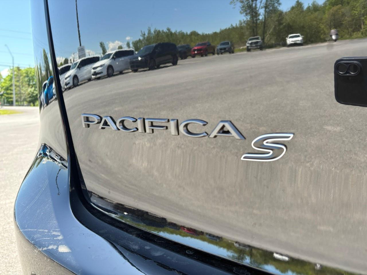 2027 Chrysler Pacifica Select FWD Photo