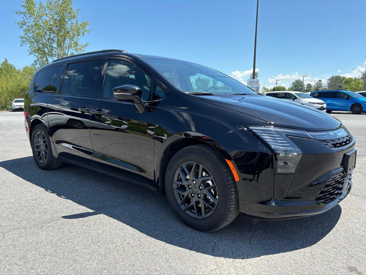 2027 Chrysler Pacifica Select FWD Photo