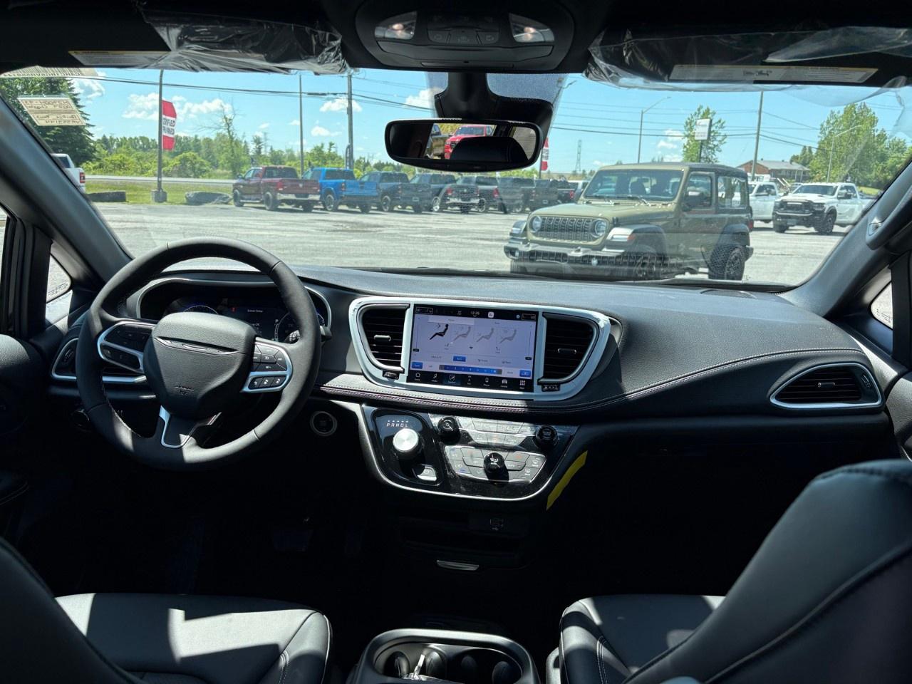 2027 Chrysler Pacifica Select FWD Photo