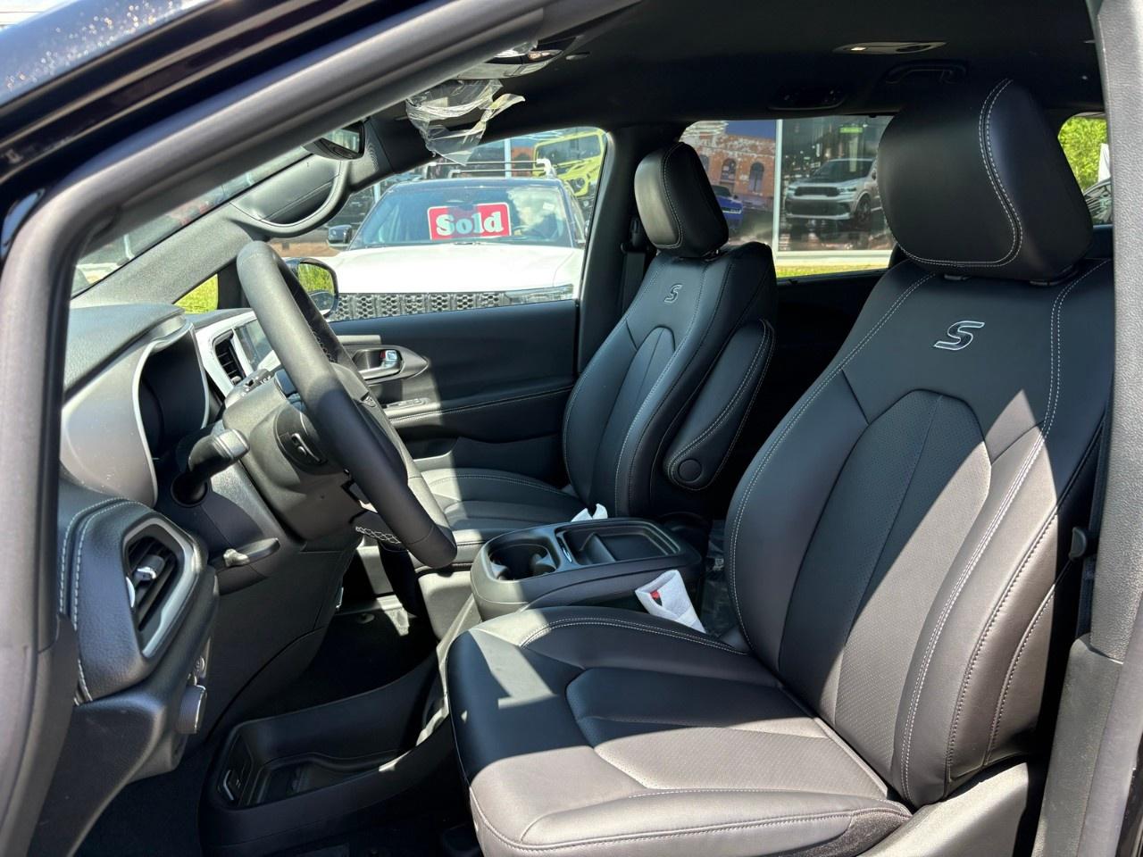 2027 Chrysler Pacifica Select FWD Photo