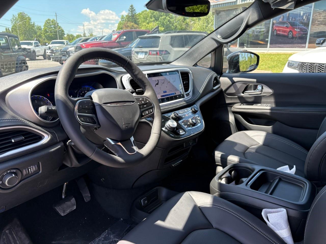 2027 Chrysler Pacifica Select FWD Photo
