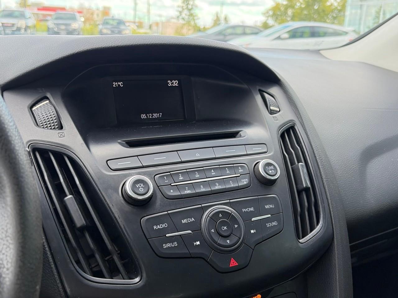 2017 Ford Focus SE 4dr Hatchback Photo