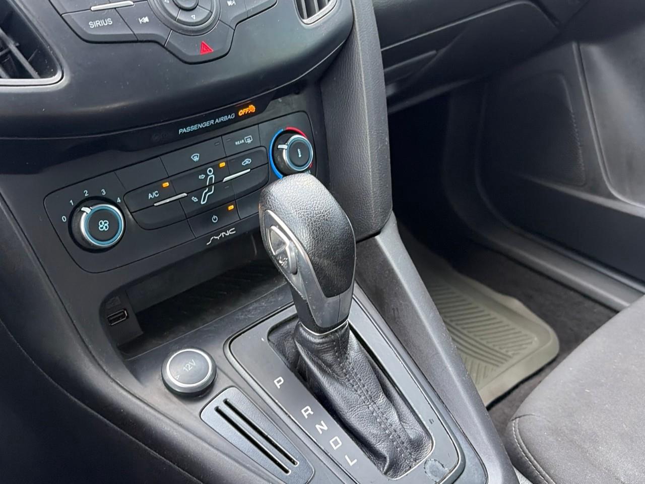 2017 Ford Focus SE 4dr Hatchback Photo