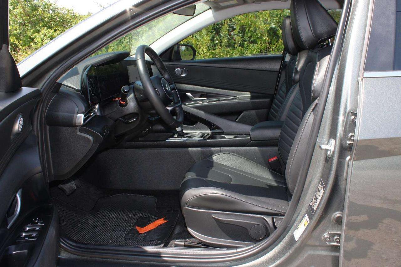 2026 Hyundai Elantra Limited  Gps ReverseCamera HtdSeats DriveModes Photo