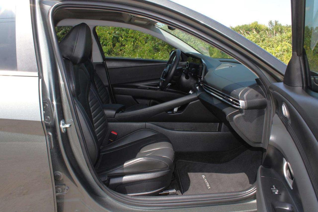 2026 Hyundai Elantra Limited  Gps ReverseCamera HtdSeats DriveModes Photo