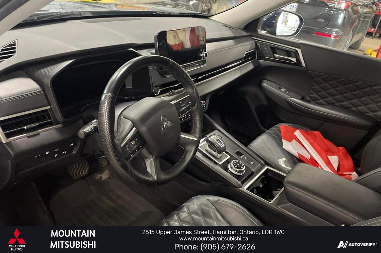 2023 Mitsubishi Outlander PHEV SEL S-AWC Photo